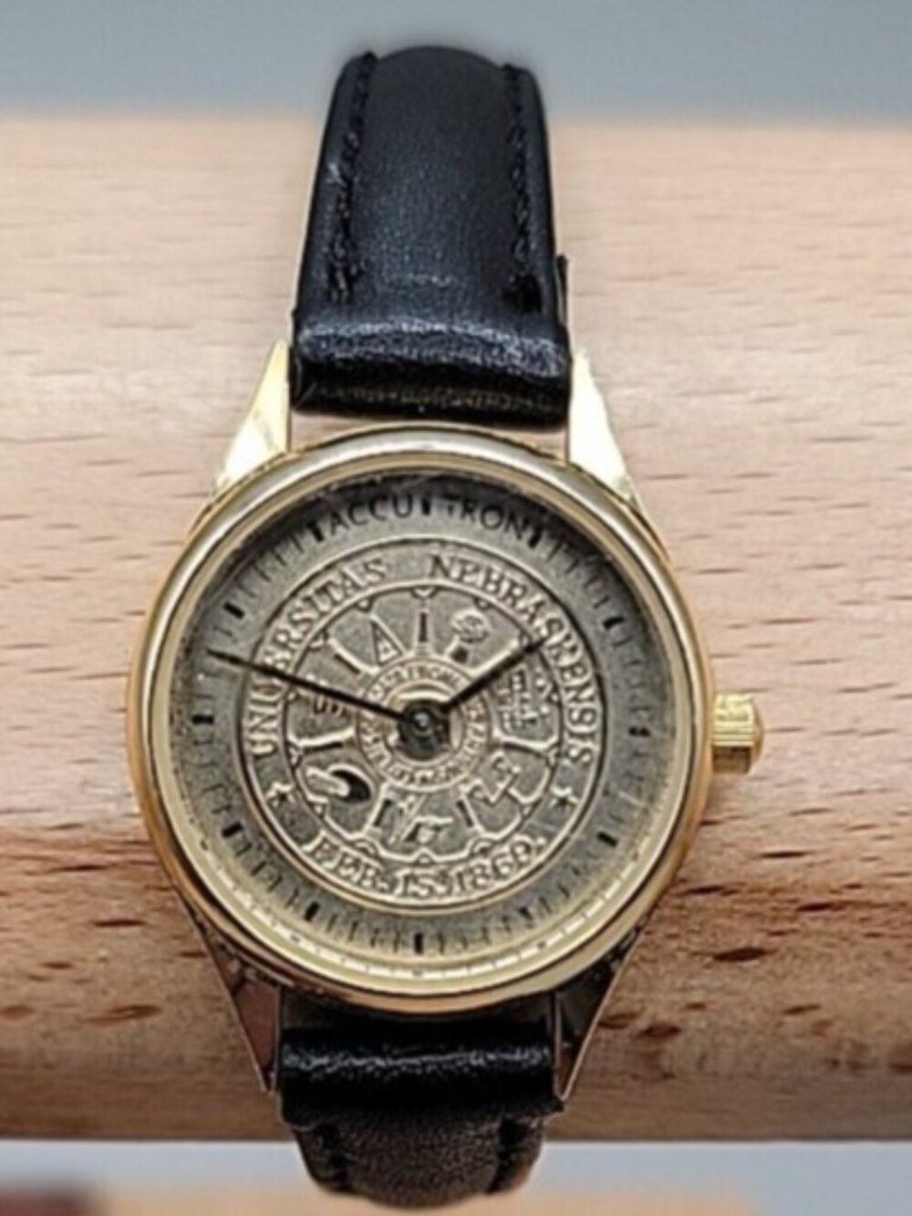 Bulova Accutron University Nebraska Watch Ladies Quartz 2000 25 Yr Award 7.5" Y8